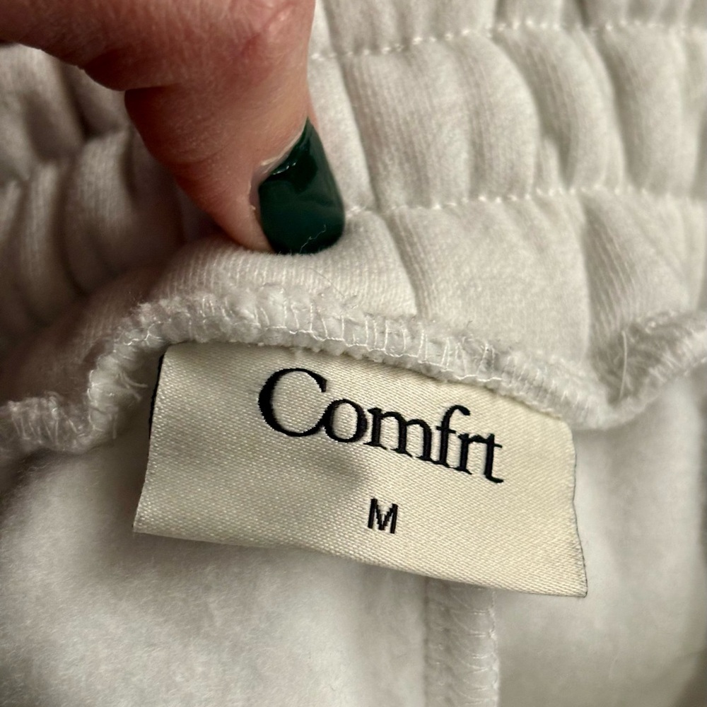 Comfrt Sweats: Women's Minimalist Set in Snow Leopard - Picture 5 of 9